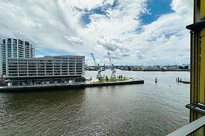 Luxuswohnung Elbsuite: Blick Küchenfenster