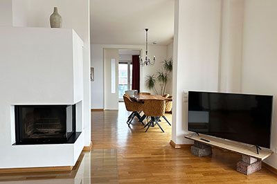 Luxuswohnung Elbsuite: Kamin TV