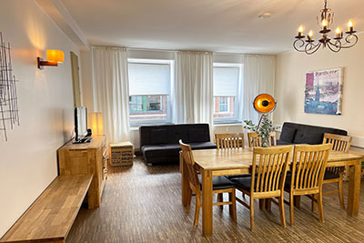 Ferienwohnung Hanseat: Wohnzimmer Esstisch Raumansicht