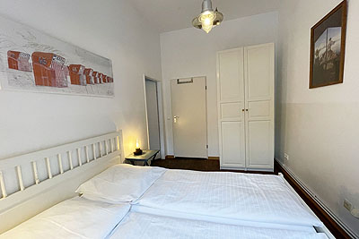 Ferienwohnung Koje: Doppelbett Schrank 2