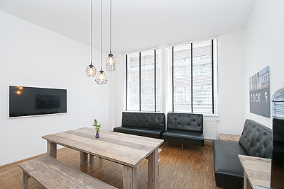 appartement dock6 wohnzimmer tisch sofas