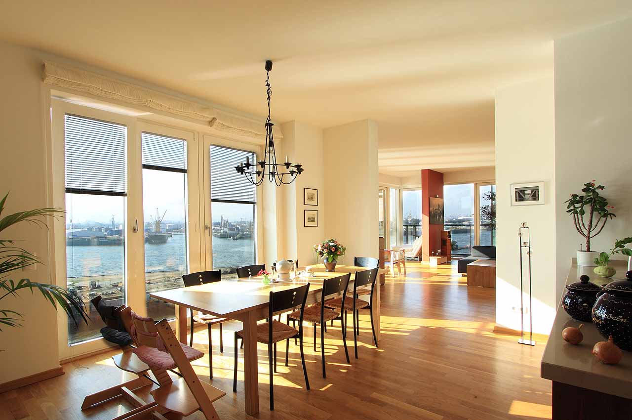 appartement elbsuite essbereich blick elbe
