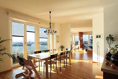 appartement elbsuite essbereich blick elbe
