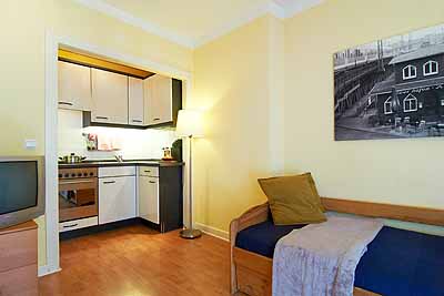 appartement k34 raumansicht fernseher kuechenzeile