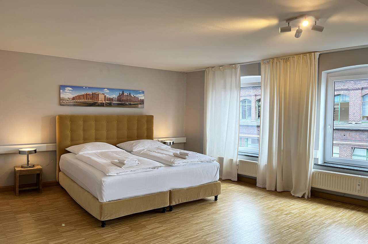 appartement ontop schlafzimmer1 fensterblick boxspringbett
