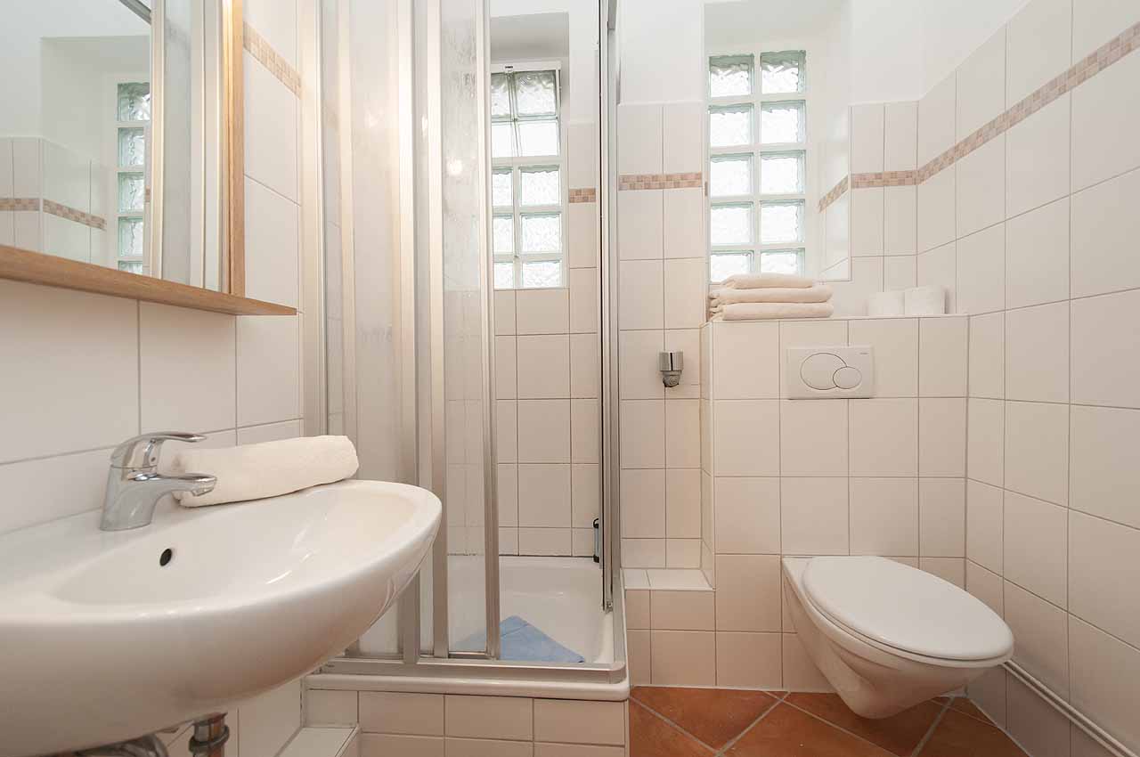 appartement rehhoff badezimmer waschbecken wc duschbad