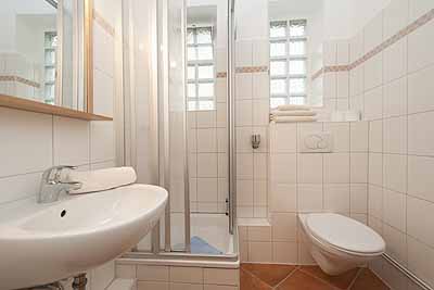 appartement rehhoff badezimmer waschbecken wc duschbad