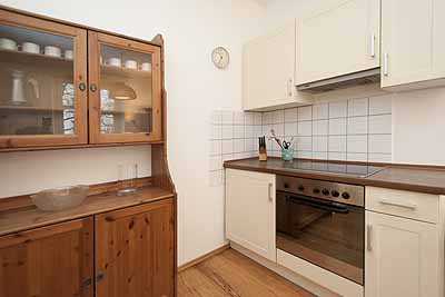 appartement rehhoff kueche herd ceranfeld schraenke