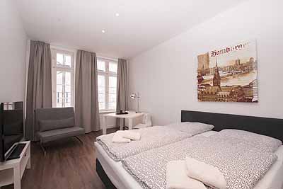 doppelzimmer fleet2 doppebett schlafsessel tv